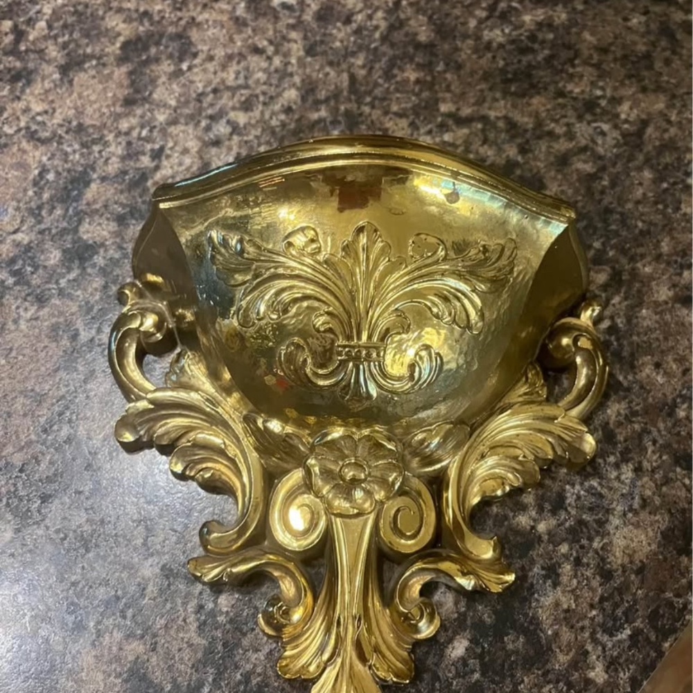 Gold wall mount planter